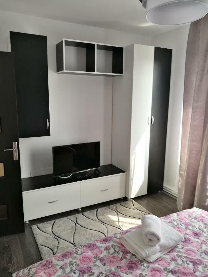White Black Rooms Hunedoara Dış mekan fotoğraf