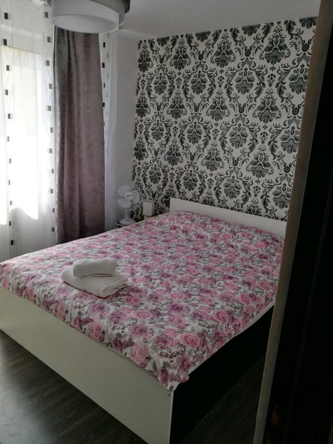 White Black Rooms Hunedoara Dış mekan fotoğraf