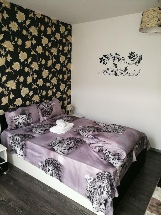 White Black Rooms Hunedoara Dış mekan fotoğraf